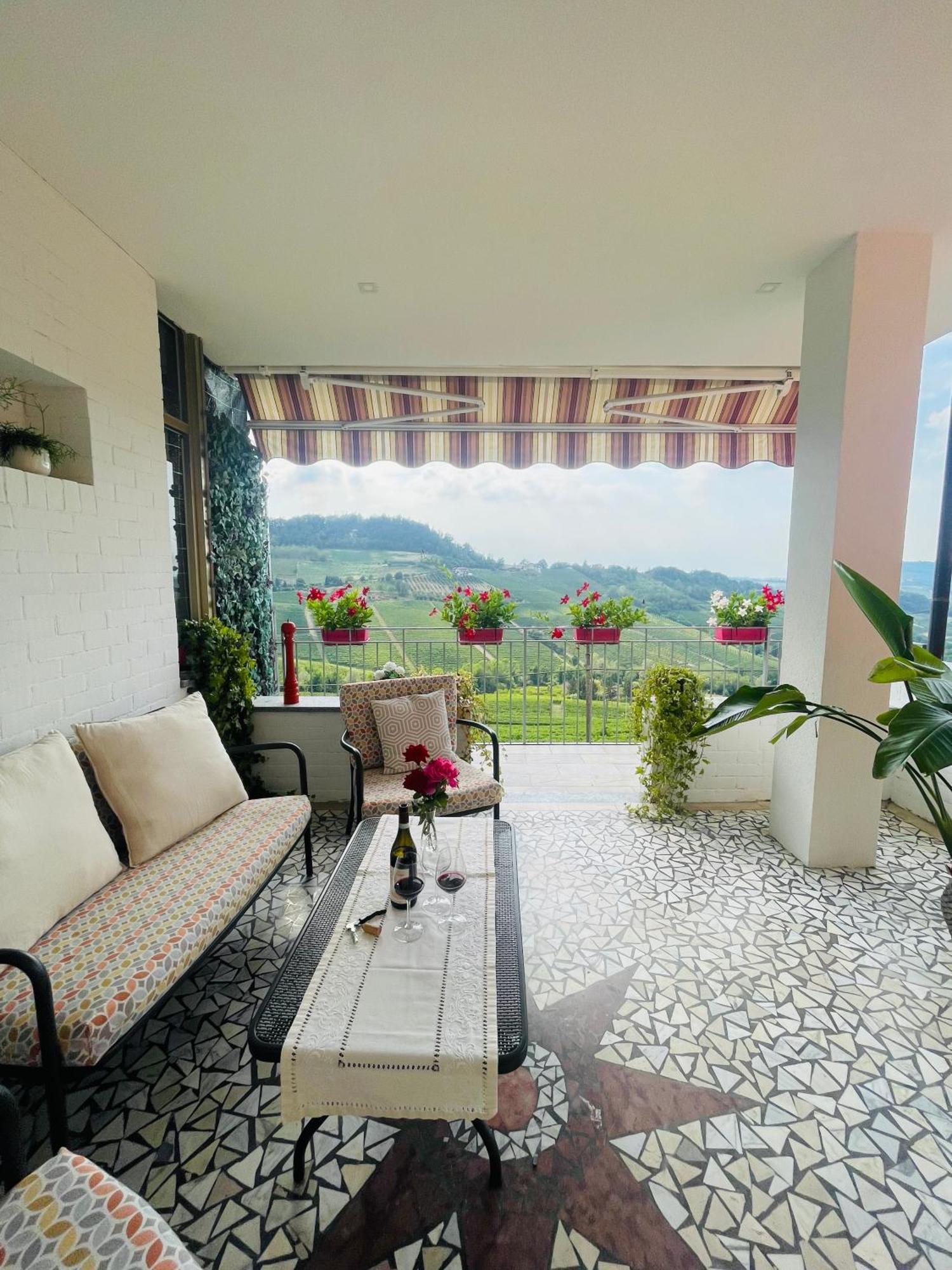 Apartamento Casa Rafanelli Monforte dʼAlba Exterior foto