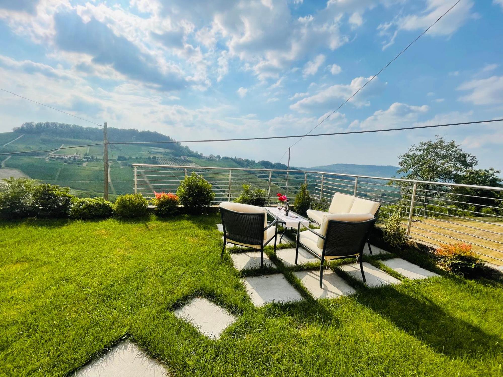 Apartamento Casa Rafanelli Monforte dʼAlba Exterior foto